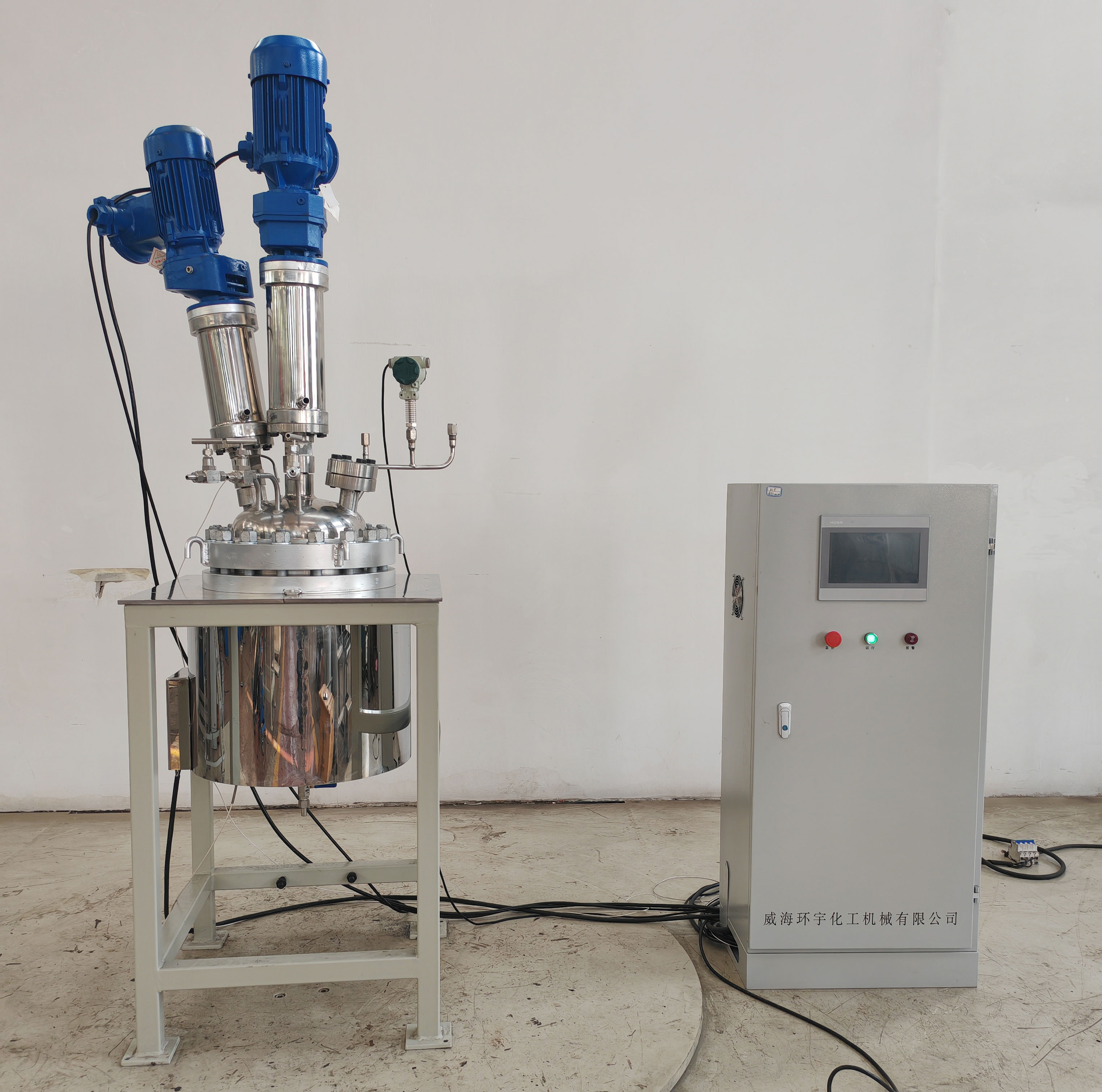 威海環(huán)宇29L不銹鋼電加熱電動(dòng)吊桿升降反應(yīng)釜順利交付溫州客戶