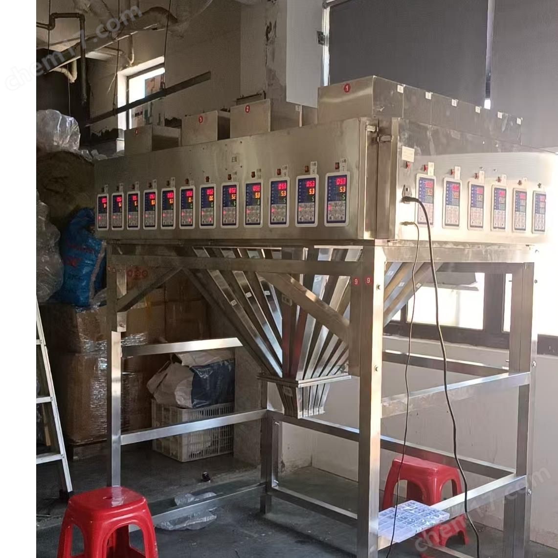 638930206947159492666.jpg 軟陶片飾品顆粒盒裝分裝機(jī)非標(biāo)定制