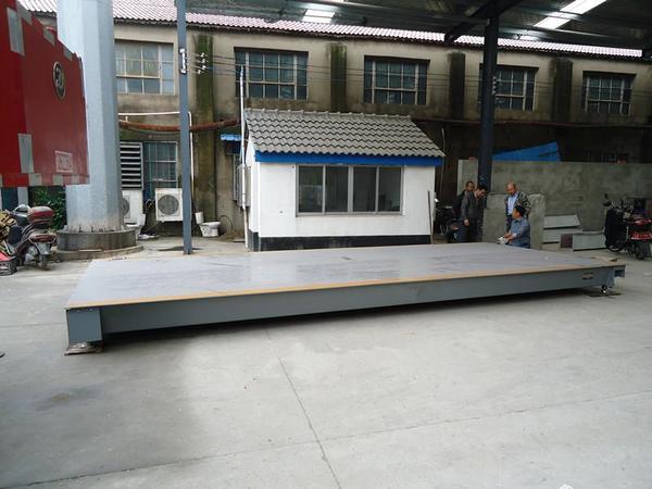 大型电子地磅安装施工.jpg