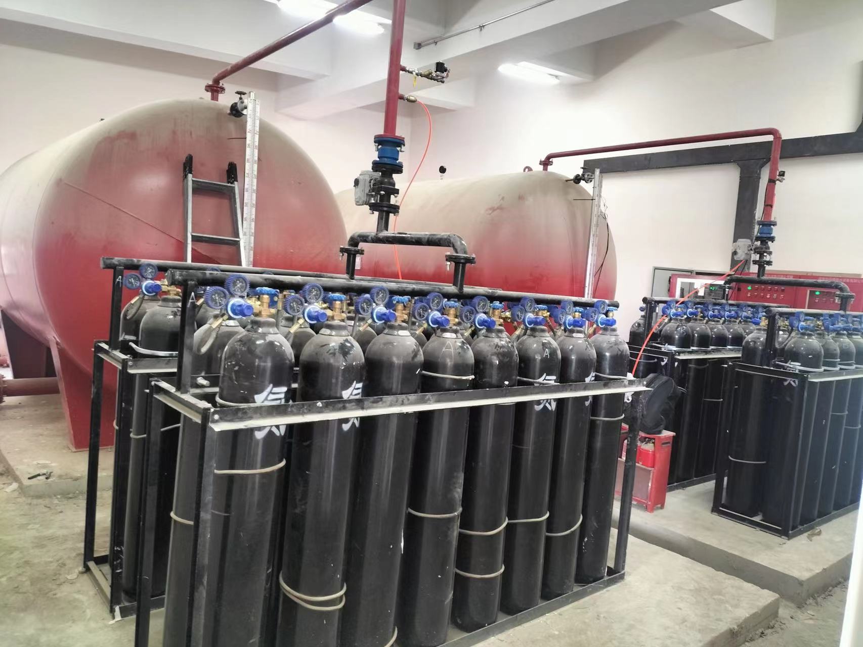 箱泵一體化供水設(shè)備包括氣體頂壓設(shè)備