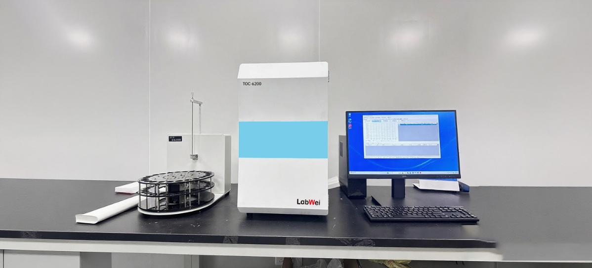 桌子上的电脑AI 生成的内容可能不正确。