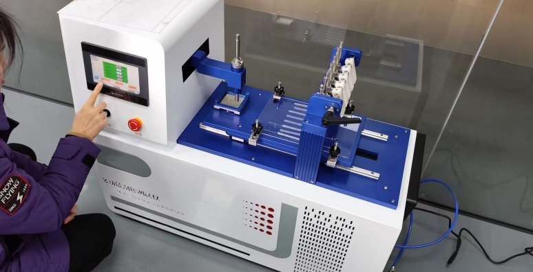 上海理涛赴苏州某有限公司上门培训设备多功能刮擦测试仪和Taber耐磨仪